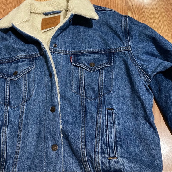 Levi’s Sherpa Jacket w/ logo - Picture 1 of 6